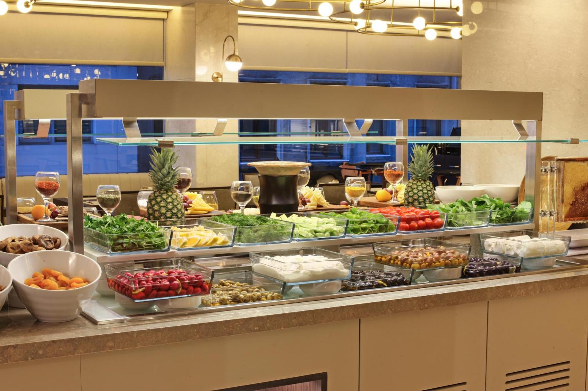 איסטמבול Bentley Hotel Bosphorus - Special Class מראה חיצוני תמונה A salad bar