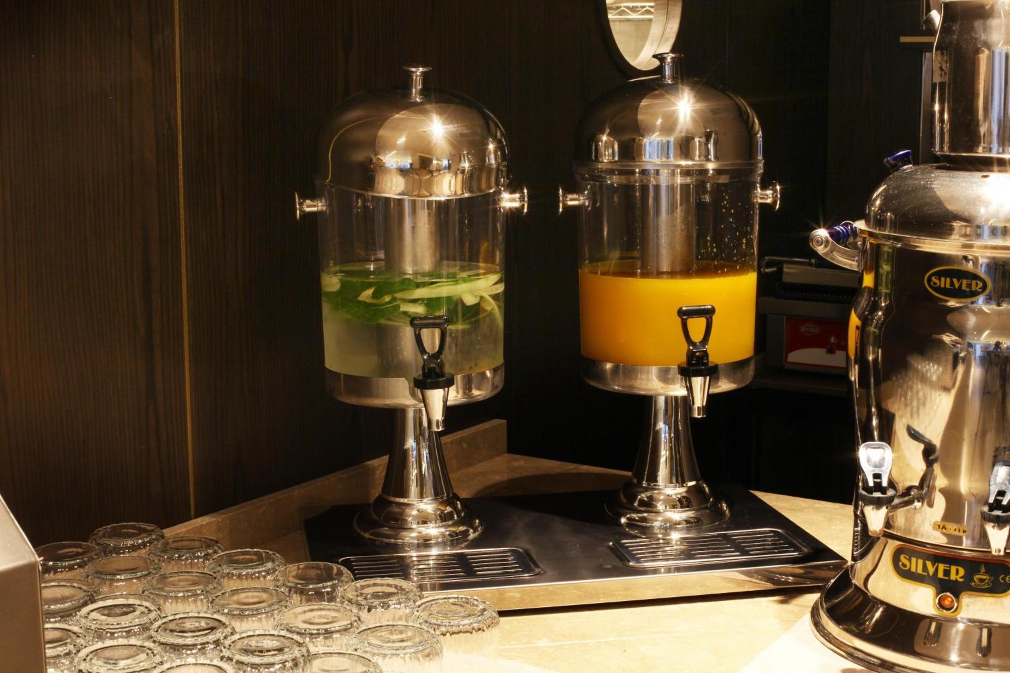 איסטמבול Bentley Hotel Bosphorus - Special Class מראה חיצוני תמונה A juice dispenser