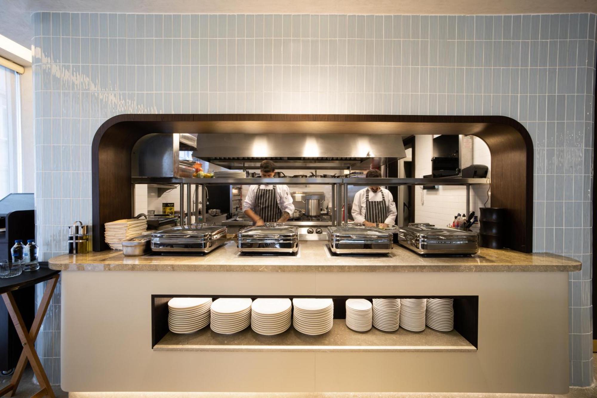 איסטמבול Bentley Hotel Bosphorus - Special Class מראה חיצוני תמונה Open kitchen at the restaurant
