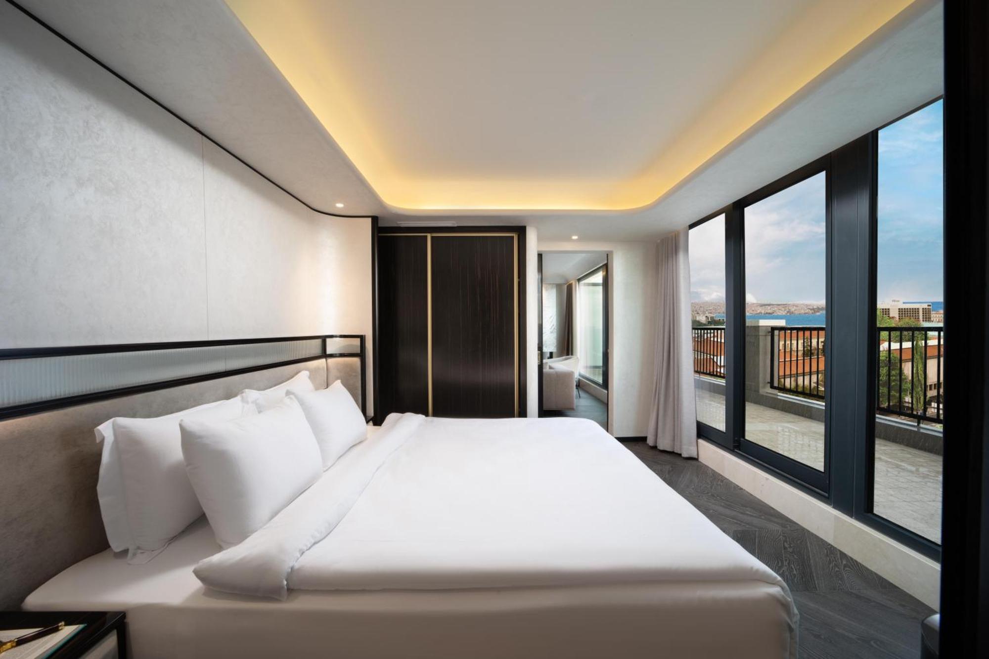 איסטמבול Bentley Hotel Bosphorus - Special Class מראה חיצוני תמונה A bedroom at the hotel
