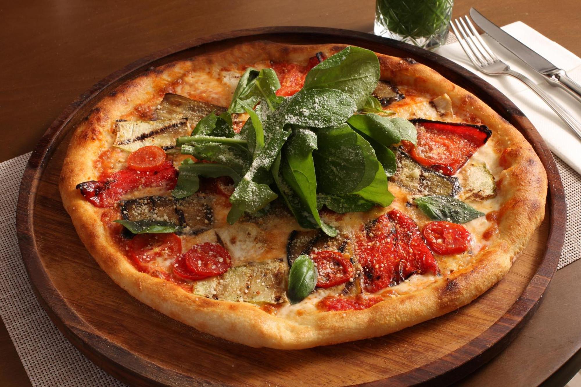 איסטמבול Bentley Hotel Bosphorus - Special Class מראה חיצוני תמונה Pizza with spinach