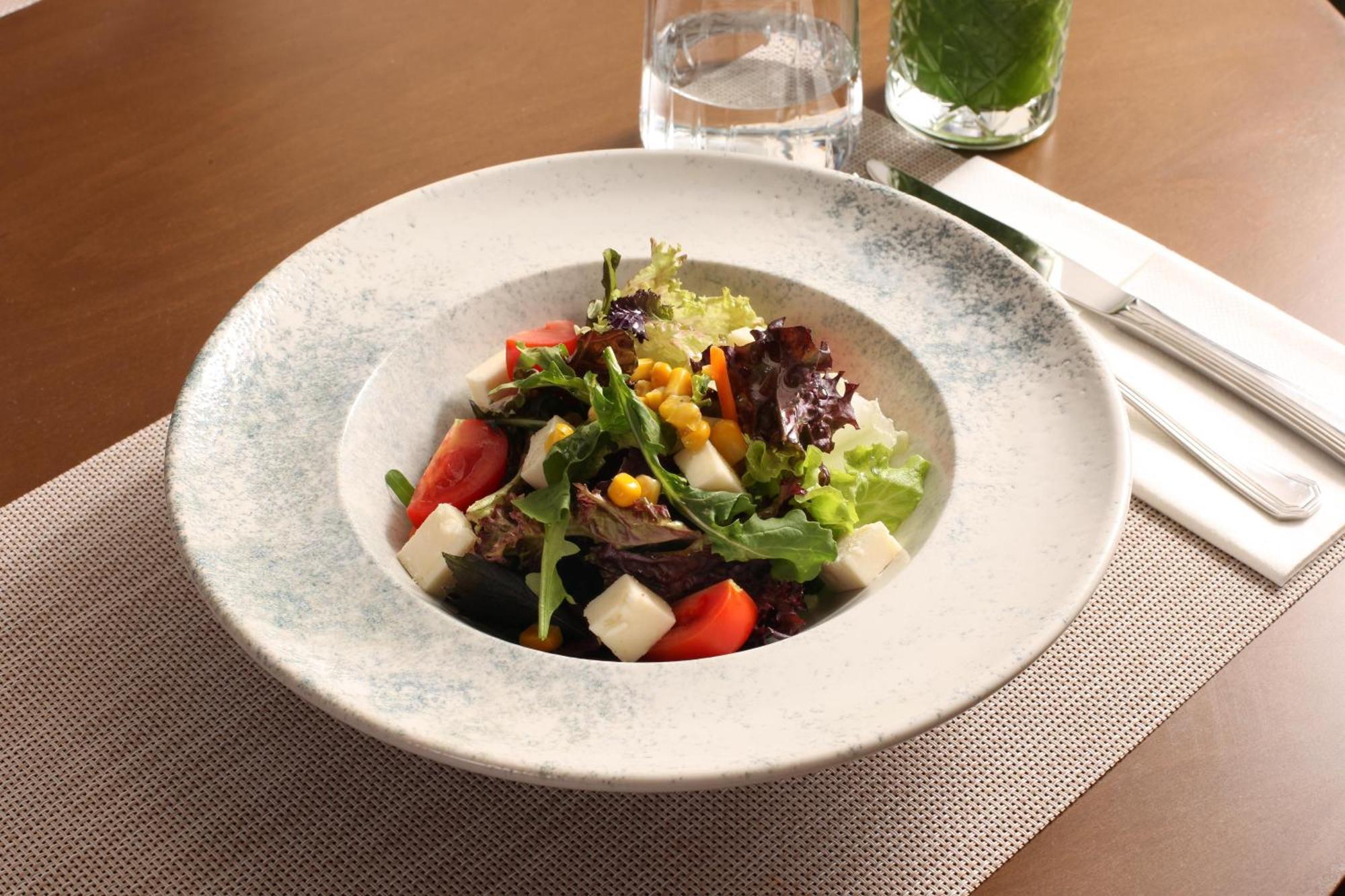 איסטמבול Bentley Hotel Bosphorus - Special Class מראה חיצוני תמונה A Greek salad