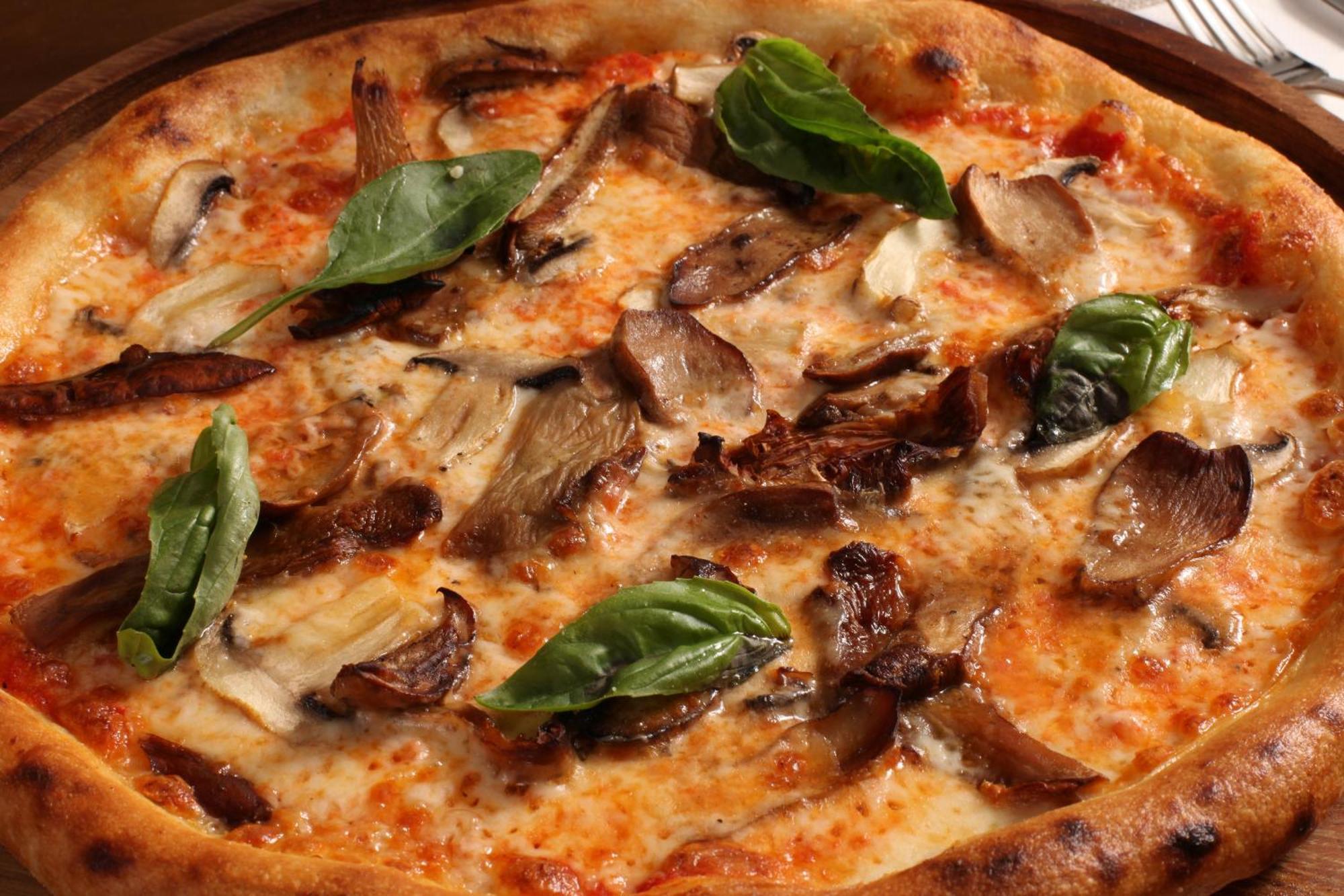 איסטמבול Bentley Hotel Bosphorus - Special Class מראה חיצוני תמונה Pizza with shiitake mushrooms